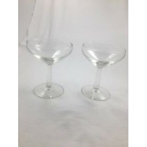 Transparent glass champagne glass holds 4 oz kitchen