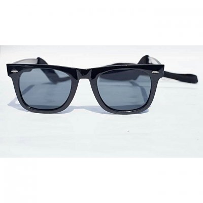 Neutral fashion classic style sunglasses and black lines