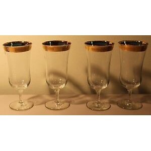 Champagne flute gold-rimmed glass