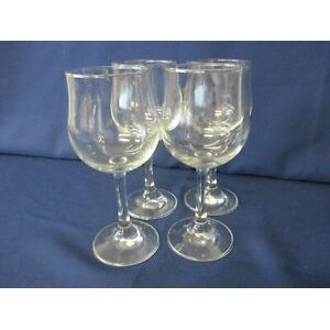 Transparent glass wine glasses